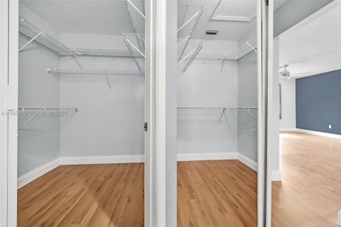 House in Boca Raton, Florida 5 bedrooms, 268.49 sq.m. № 2009866 - photo 28