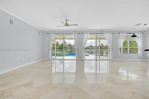 House in Boca Raton, Florida 5 bedrooms, 268.49 sq.m. № 2009866 - photo 16