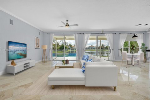 House in Boca Raton, Florida 5 bedrooms, 268.49 sq.m. № 2009866 - photo 15