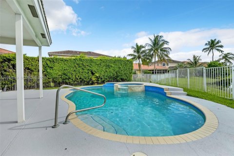 House in Boca Raton, Florida 5 bedrooms, 268.49 sq.m. № 2009866 - photo 5