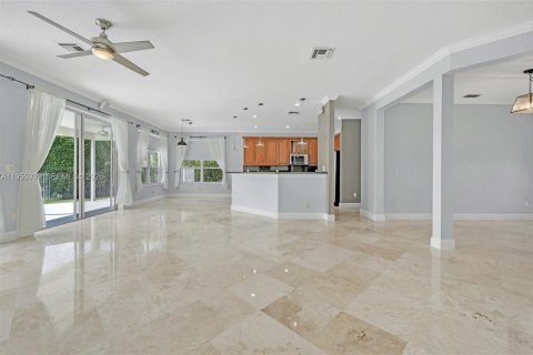 House in Boca Raton, Florida 5 bedrooms, 268.49 sq.m. № 2009866 - photo 14