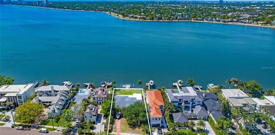 Villa ou maison à Tampa, Floride 4 chambres, 300.63 m2 № 2142429