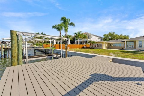 Villa ou maison à vendre à Tampa, Floride: 4 chambres, 300.63 m2 № 2142429 - photo 18