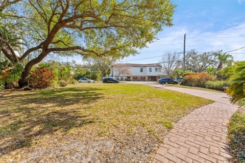 Villa ou maison à vendre à Tampa, Floride: 4 chambres, 300.63 m2 № 2142429 - photo 29