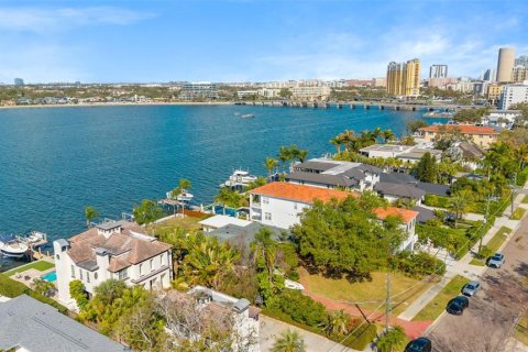 Villa ou maison à vendre à Tampa, Floride: 4 chambres, 300.63 m2 № 2142429 - photo 8