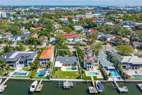 Villa ou maison à vendre à Tampa, Floride: 4 chambres, 300.63 m2 № 2142429 - photo 4