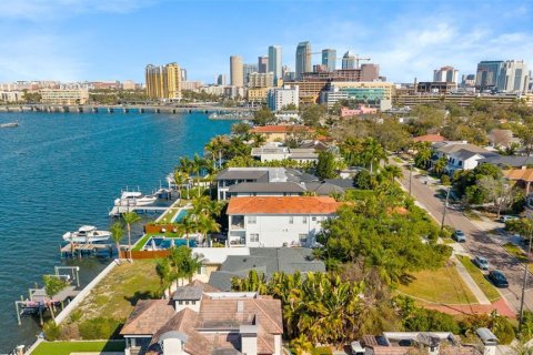 Villa ou maison à vendre à Tampa, Floride: 4 chambres, 300.63 m2 № 2142429 - photo 9