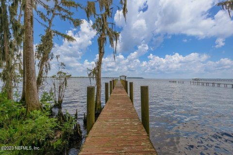 Casa en venta en East Palatka, Florida, 3 dormitorios, 178.84 m2 № 769857 - foto 1