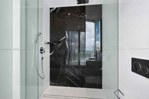 Copropriété à louer à Miami, Floride: 4 chambres, 313.55 m2 № 2049609 - photo 25