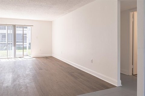 Condo in Clearwater, Florida, 2 bedrooms № 2233062 - photo 4