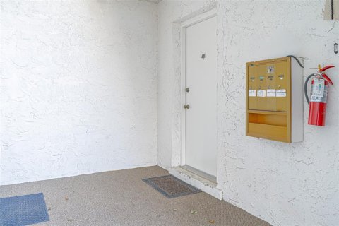 Condo in Clearwater, Florida, 2 bedrooms № 2233062 - photo 2