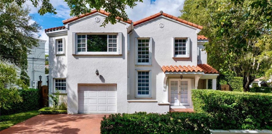House in Coral Gables, Florida 4 bedrooms, 260.03 sq.m. № 2005979