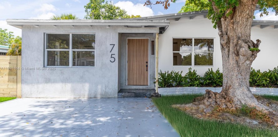 Casa en North Miami, Florida 3 dormitorios, 98.85 m2 № 1683388