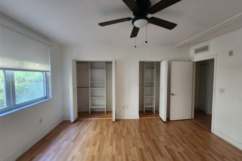 Appartement à louer à Bay Harbor Islands, Floride: 1 chambre, 69.68 m2 № 2168423 - photo 4