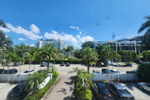 Appartement à louer à Bay Harbor Islands, Floride: 1 chambre, 69.68 m2 № 2168423 - photo 14