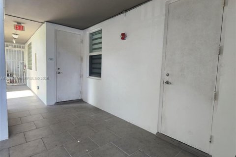 Appartement à Bay Harbor Islands, Floride 1 chambre, 69.68 m2 № 2168423