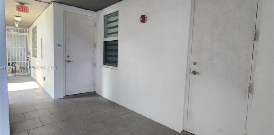 Appartement à Bay Harbor Islands, Floride 1 chambre, 69.68 m2 № 2168423