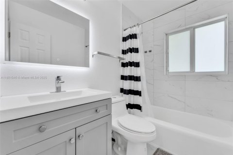 Villa ou maison à vendre à Miami, Floride: 3 chambres, 149.94 m2 № 1975638 - photo 13