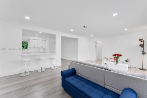 Villa ou maison à vendre à Miami, Floride: 3 chambres, 149.94 m2 № 1975638 - photo 3