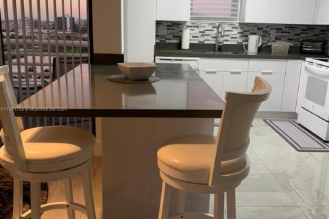 Снять в аренду кондоминиум в Авентура, Флорида 2 спальни, 109.72м2, № 1958758 - фото 7