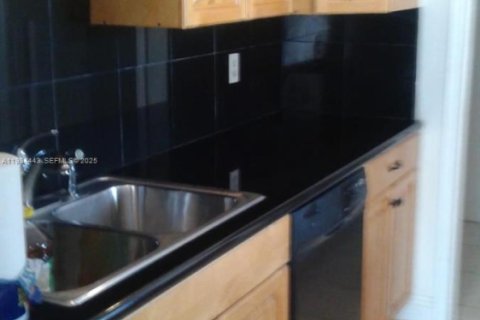 Снять в аренду виллу или дом в Норт-Лодердейл, Флорида 2 спальни, 95.88м2, № 1992565 - фото 1