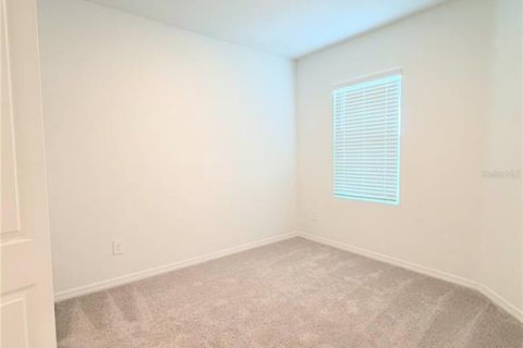 Townhouse in Zephyrhills, Florida 3 bedrooms, 163.51 sq.m. № 2221529 - photo 16