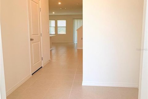 Townhouse in Zephyrhills, Florida 3 bedrooms, 163.51 sq.m. № 2221529 - photo 3