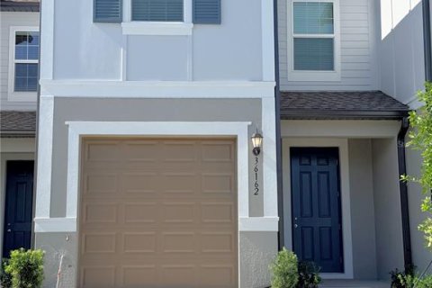 Townhouse in Zephyrhills, Florida 3 bedrooms, 163.51 sq.m. № 2221529 - photo 2