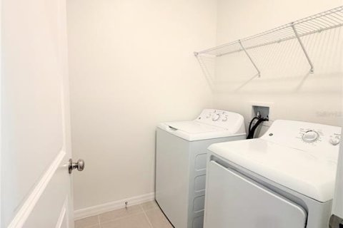 Townhouse in Zephyrhills, Florida 3 bedrooms, 163.51 sq.m. № 2221529 - photo 17