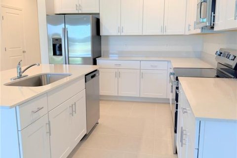 Townhouse in Zephyrhills, Florida 3 bedrooms, 163.51 sq.m. № 2221529 - photo 7