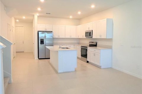 Townhouse in Zephyrhills, Florida 3 bedrooms, 163.51 sq.m. № 2221529 - photo 9