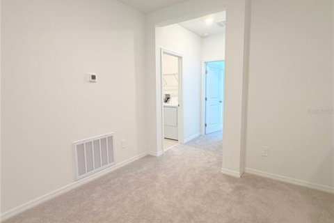 Townhouse in Zephyrhills, Florida 3 bedrooms, 163.51 sq.m. № 2221529 - photo 12