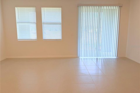 Townhouse in Zephyrhills, Florida 3 bedrooms, 163.51 sq.m. № 2221529 - photo 10