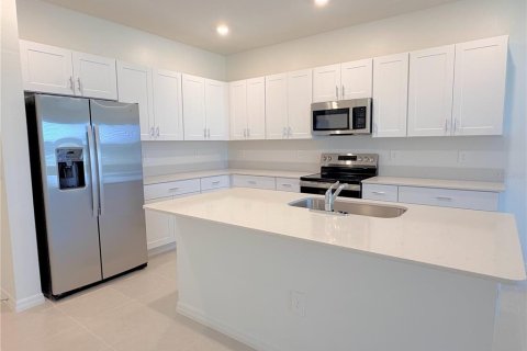 Townhouse in Zephyrhills, Florida 3 bedrooms, 163.51 sq.m. № 2221529 - photo 5