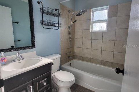 House in Mount Dora, Florida 3 bedrooms, 113.71 sq.m. № 1885274 - photo 10