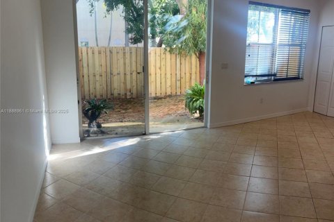 Touwnhouse à louer à Miami, Floride: 3 chambres, 166.57 m2 № 1939033 - photo 5