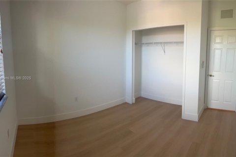 Touwnhouse à louer à Miami, Floride: 3 chambres, 166.57 m2 № 1939033 - photo 21