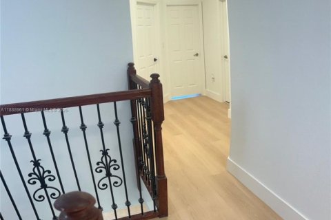 Touwnhouse à louer à Miami, Floride: 3 chambres, 166.57 m2 № 1939033 - photo 13