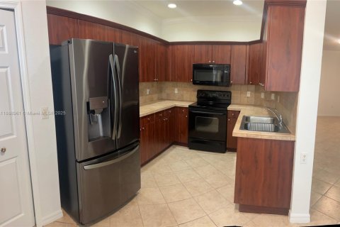 Touwnhouse à louer à Miami, Floride: 3 chambres, 166.57 m2 № 1939033 - photo 3