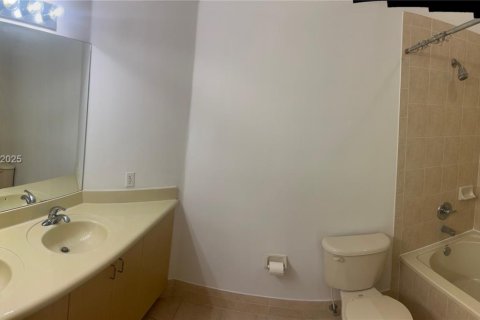 Touwnhouse à louer à Miami, Floride: 3 chambres, 166.57 m2 № 1939033 - photo 20