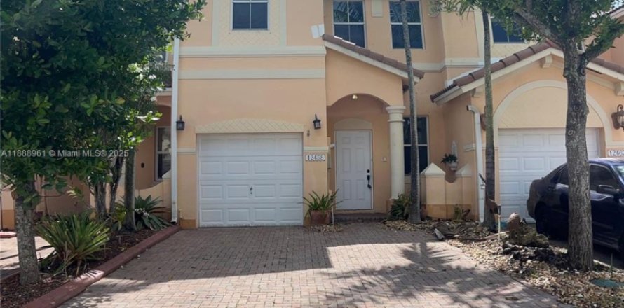 Touwnhouse à Miami, Floride 3 chambres, 166.57 m2 № 1939033