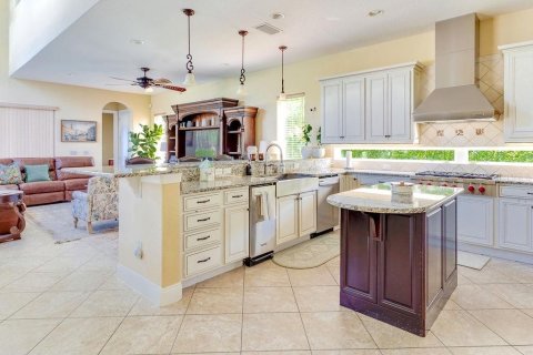 House in Windermere, Florida 6 bedrooms, 586.03 sq.m. № 2210402 - photo 13