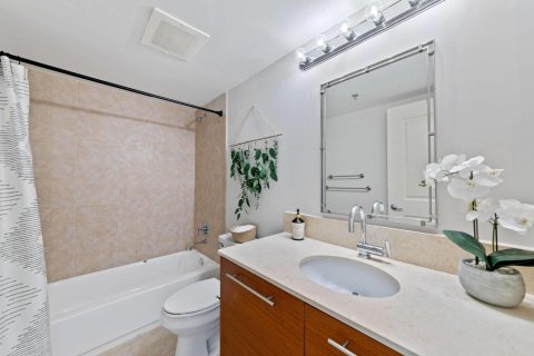 Condominio en alquiler en Sunrise, Florida, 3 dormitorios, 157 m2 № 1060350 - foto 1