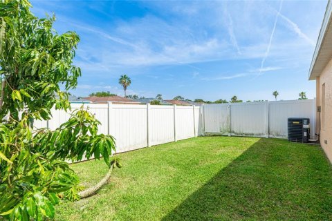 House in Palmetto, Florida 3 bedrooms, 102.19 sq.m. № 1855629 - photo 24