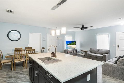 House in Palmetto, Florida 3 bedrooms, 102.19 sq.m. № 1855629 - photo 9