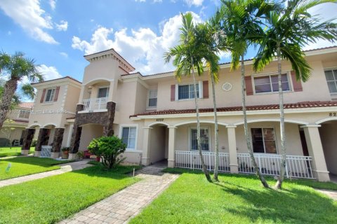 Townhouse in Miramar, Florida 2 bedrooms, 98.1 sq.m. № 1968378 - photo 2