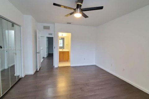 Townhouse in Miramar, Florida 2 bedrooms, 98.1 sq.m. № 1968378 - photo 15