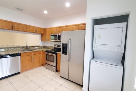 Townhouse in Miramar, Florida 2 bedrooms, 98.1 sq.m. № 1968378 - photo 8