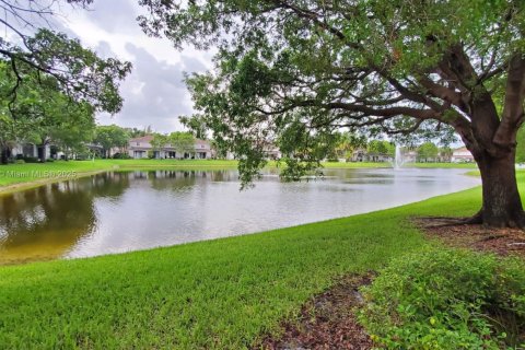 Townhouse in Miramar, Florida 2 bedrooms, 98.1 sq.m. № 1968378 - photo 26