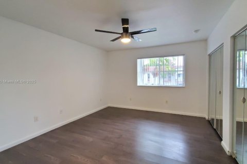 Townhouse in Miramar, Florida 2 bedrooms, 98.1 sq.m. № 1968378 - photo 17